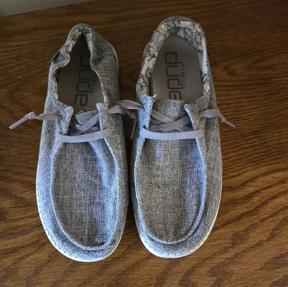Women's Hey Dude grey Wendy shoes size 8 in very good condition - Picture 2 of 9